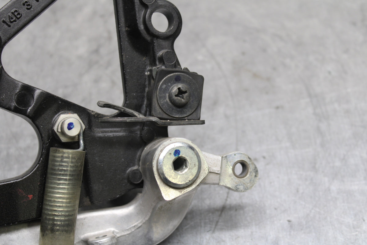 09-14 YAMAHA YZF R1 RIGHT REARSET REAR SET DRIVER FOOT PEG REST STOP BB118