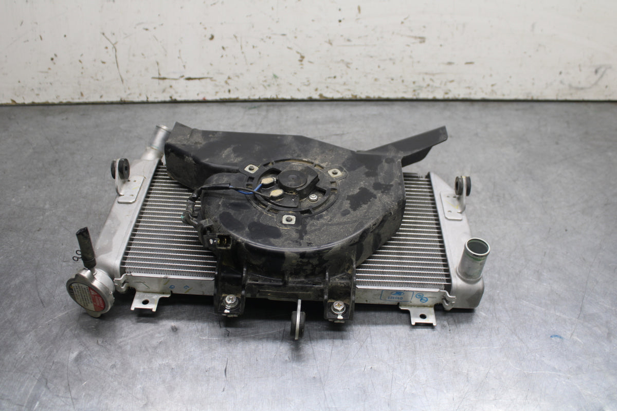 18-23 KAWASAKI NINJA 400 EX400 ABS ENGINE RADIATOR MOTOR COOLING RADIATER BB747