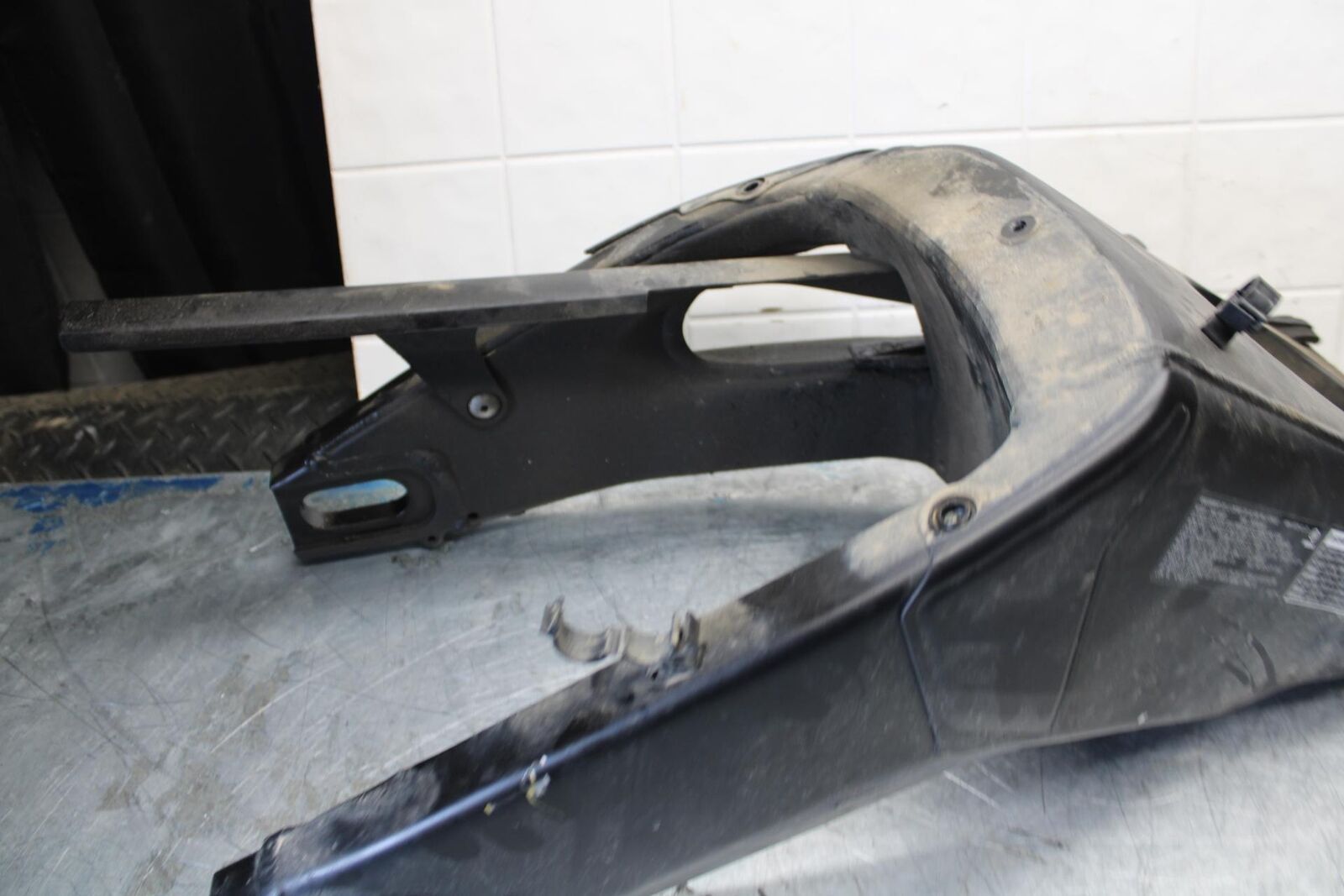 08-16 YAMAHA YZF R6 REAR SWINGARM  SUSPENSION SWING ARM 13S-22110-00-00 BB436