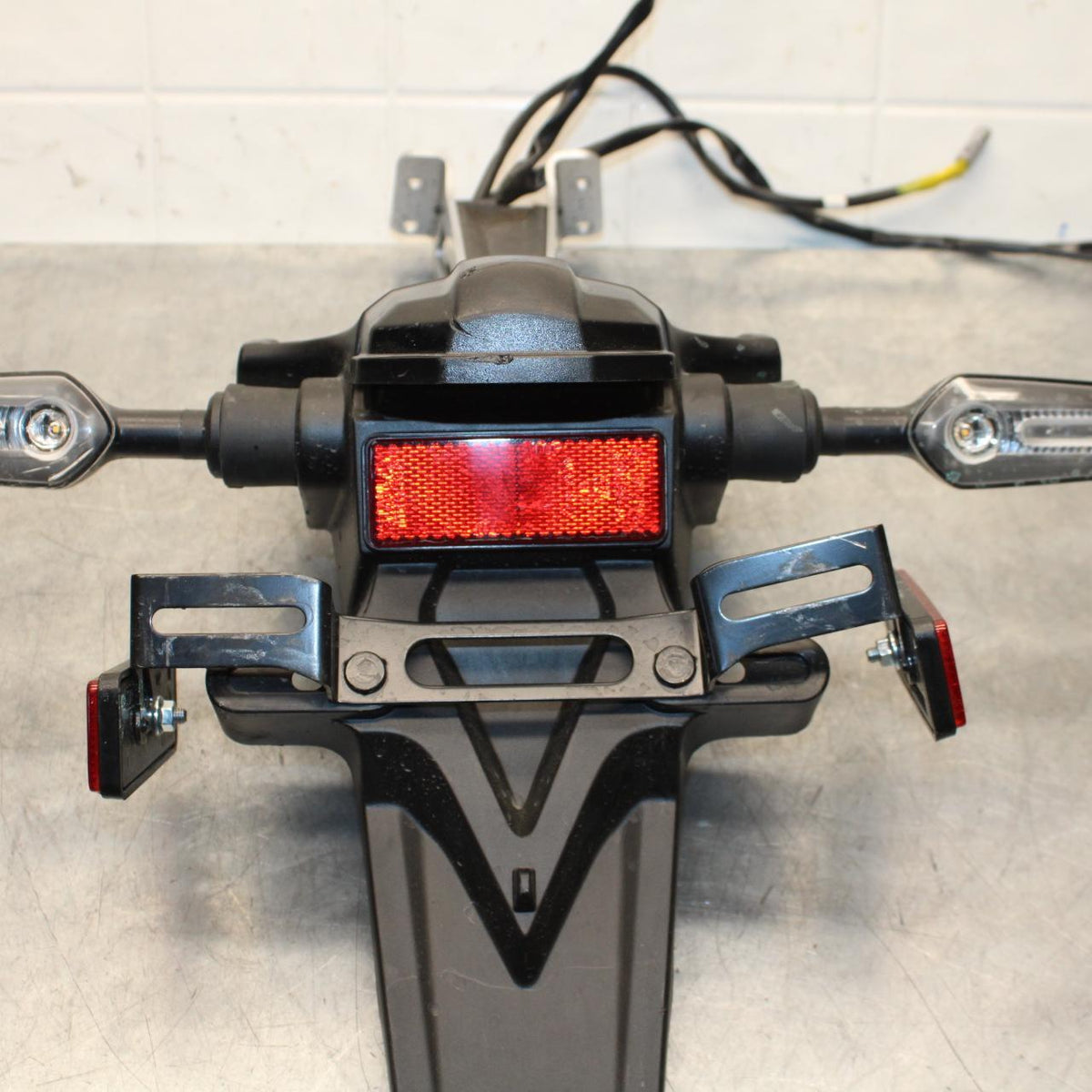 22-23 YAMAHA YZF R7 REAR BACK TAIL LIGHT MOUNT BRACKET BB583