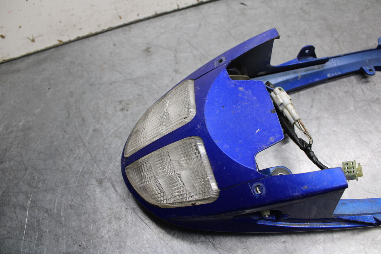 08-10 SUZUKI GSXR 600  CENTER REAR BACK TAIL FAIRING COWL BB101
