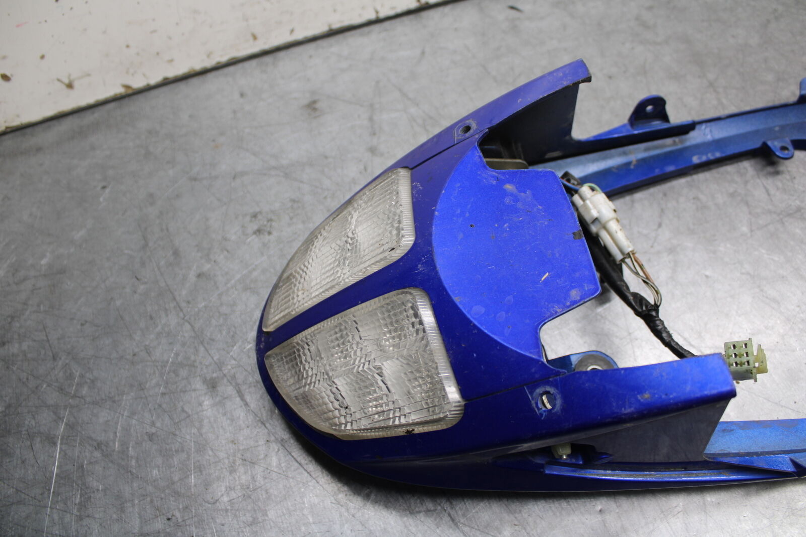 08-10 SUZUKI GSXR 600  CENTER REAR BACK TAIL FAIRING COWL BB101