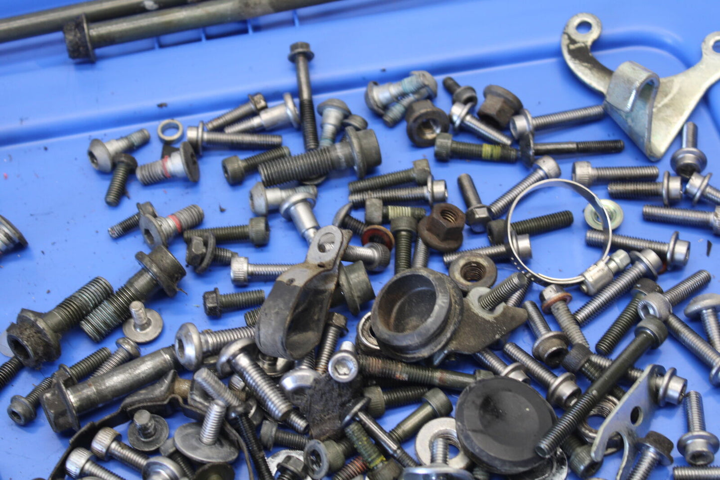 08-09 YAMAHA YZF R6S MOUNTING BOLTS HARDWARE MOTOR SCREWS BB690
