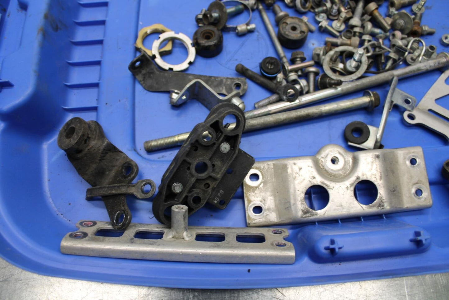 2011 Suzuki GSXR600 MISCELLANEOUS MOUNTING BOLTS HARDWARE MOTOR  BB94