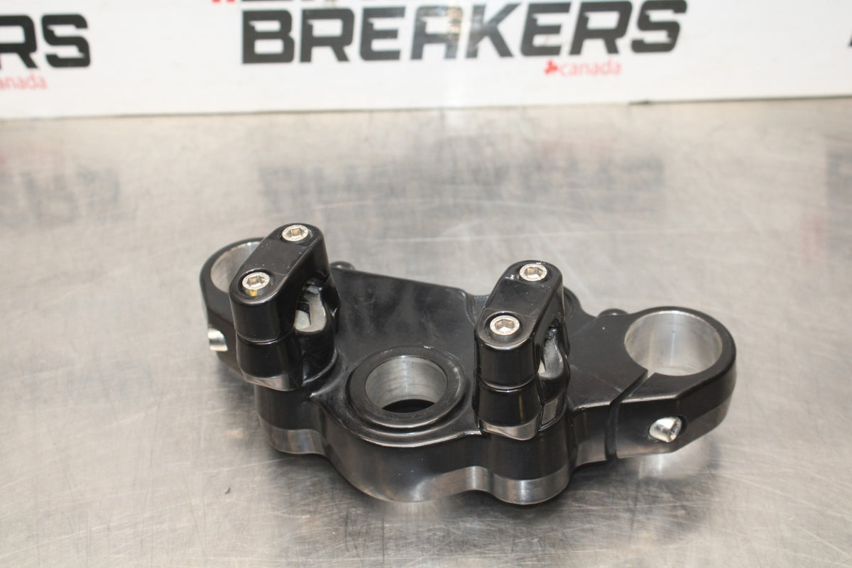 19 MOTO GUZZI V7 III FORKS UPPER TRIPLE TREE CLAMP BB831