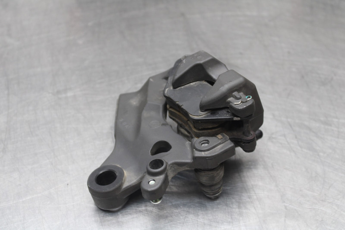 23 YAMAHA YZF R3 REAR BACK BRAKE CALIPER W MOUNT BRACKET BB806