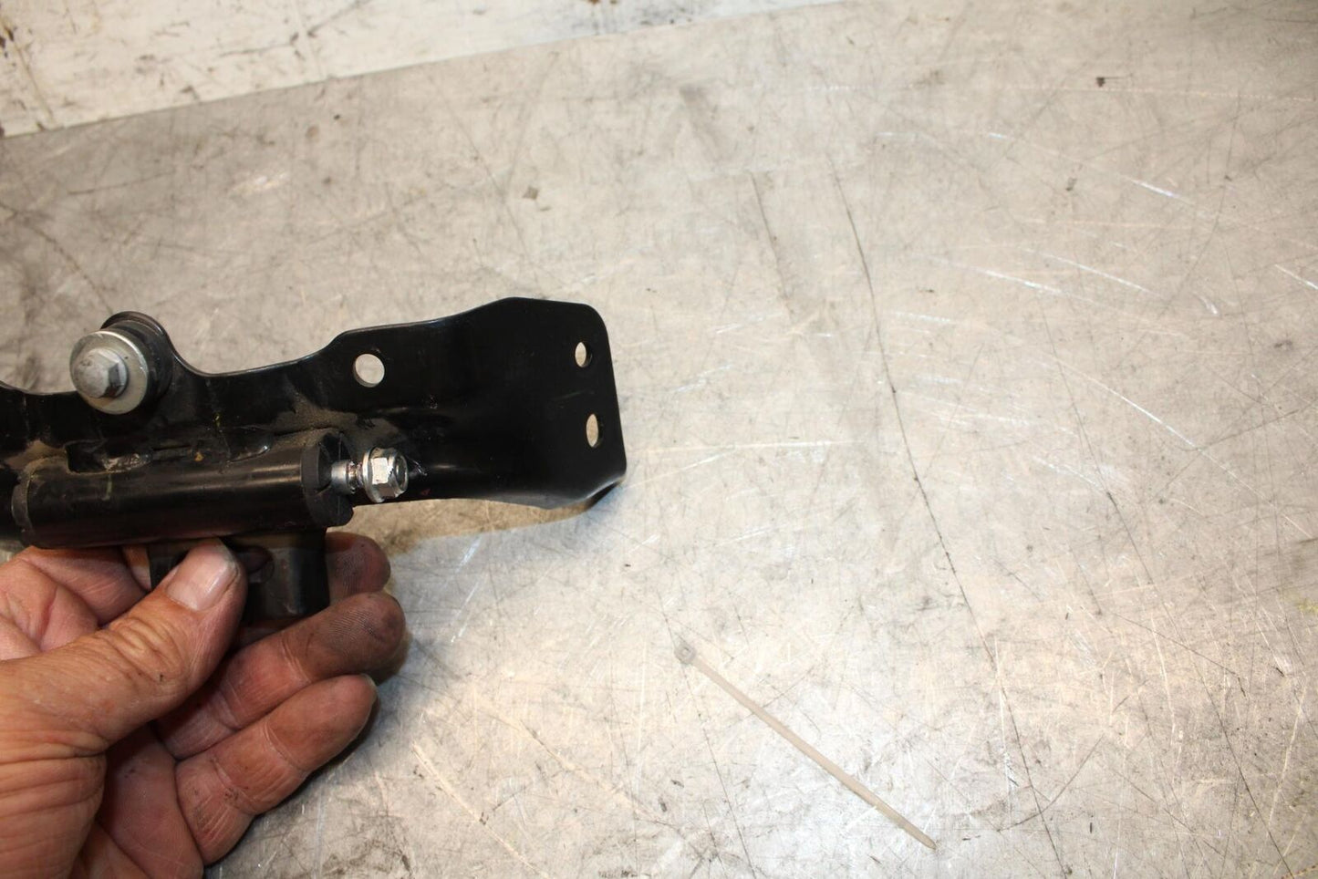 2016 Honda CBR500R GAS TANK FUEL CELL PETROL RESERVOIR BRACKET MOUNT BB45