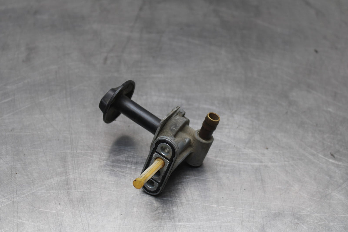 98 KAWASAKI NINJA ZX6 FUEL GAS TANK PETCOCK SHUT ON OFF VALVE BB870
