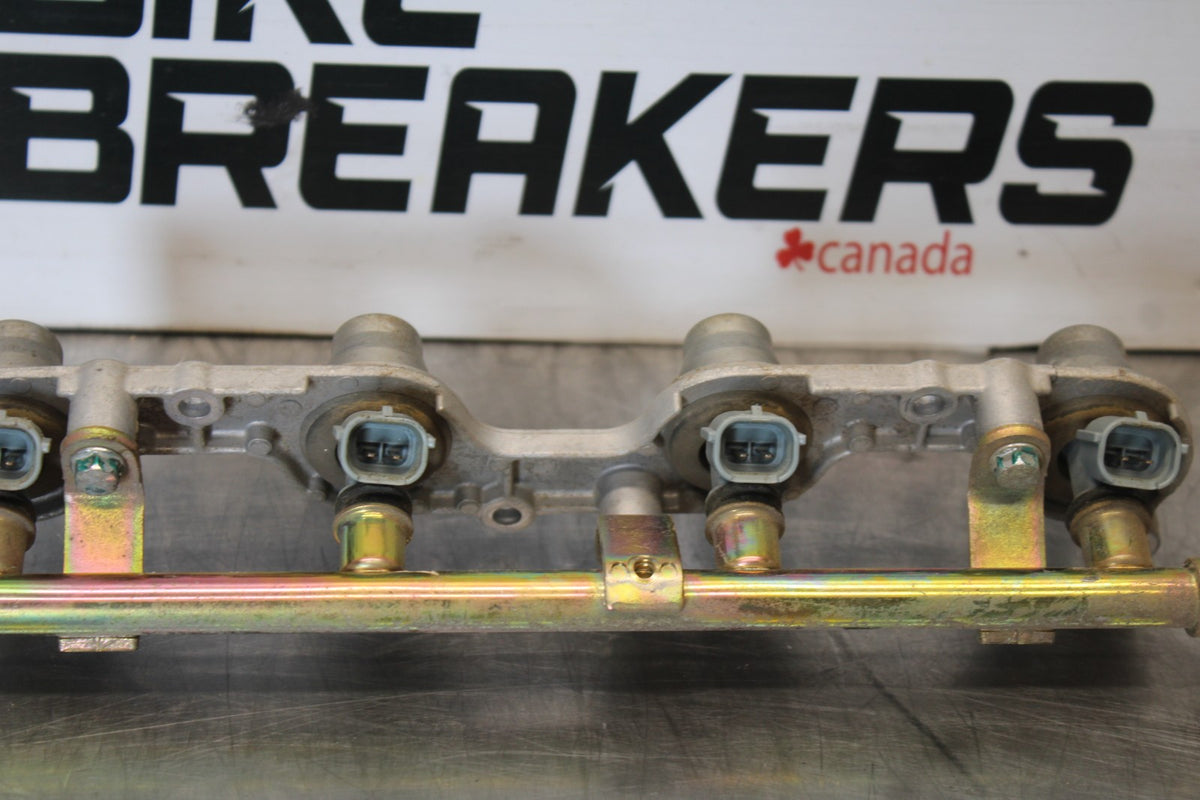 05-06 HONDA CBR600RR SECONDARY FUEL INJECTORS TOP AIRBOX GAS RAIL BB893