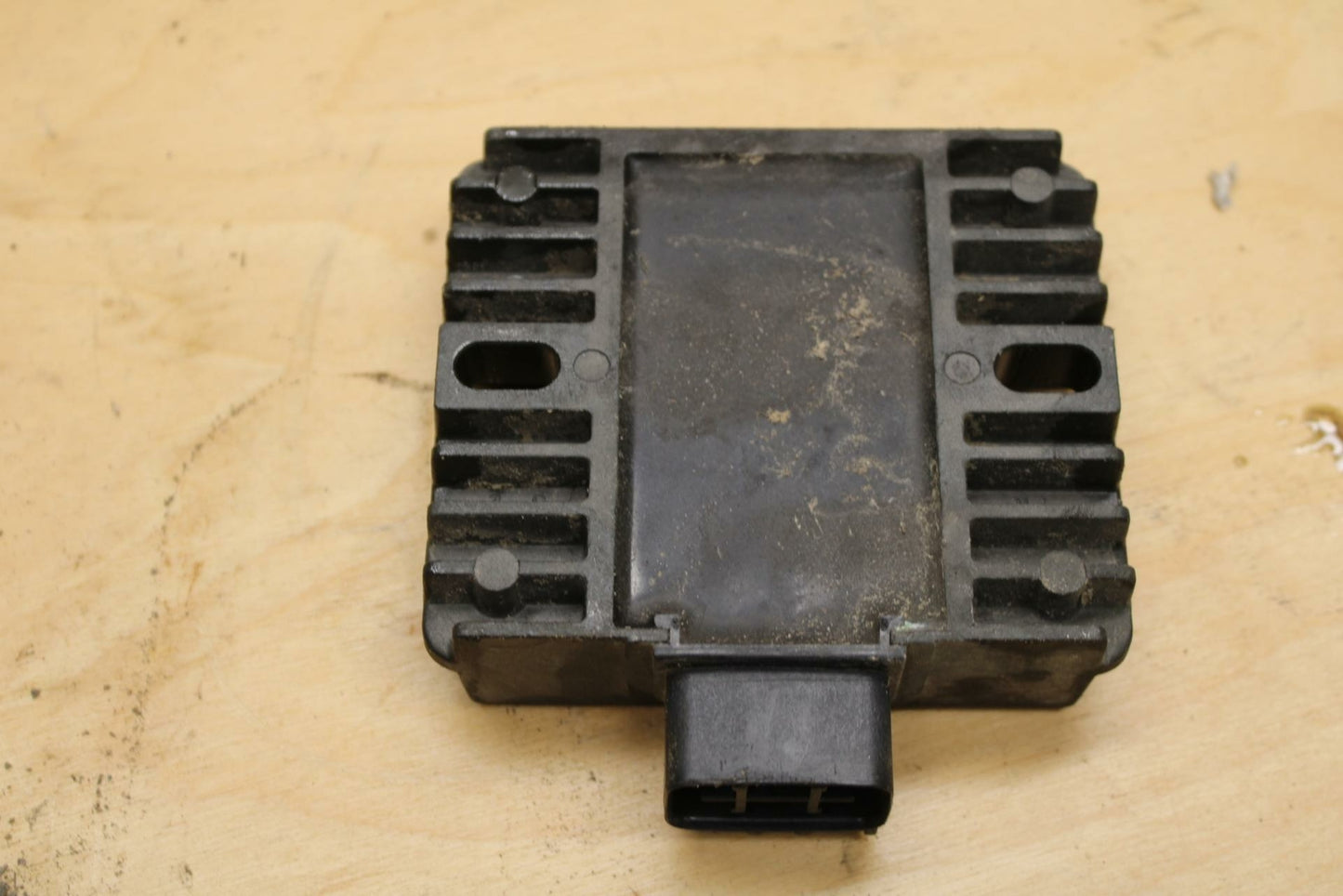 09-10 KAWASAKI ER-6N RECTIFIER VOLTAGE REGULATOR BB325