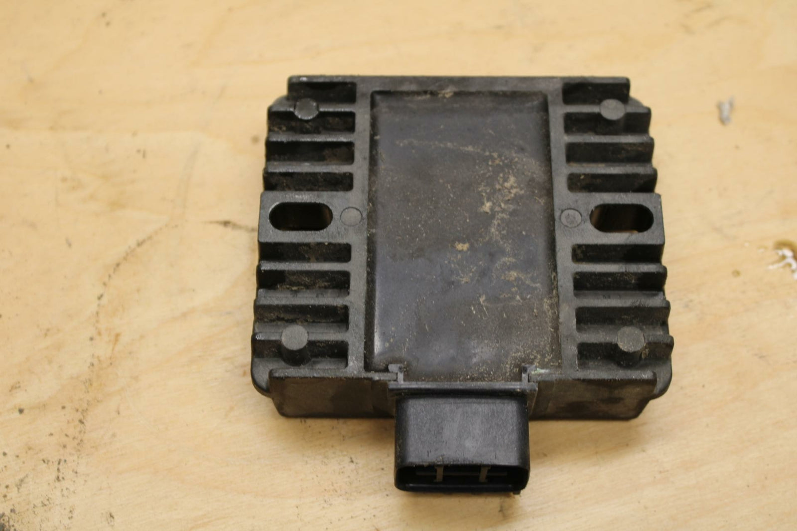 09-10 KAWASAKI ER-6N RECTIFIER VOLTAGE REGULATOR BB325