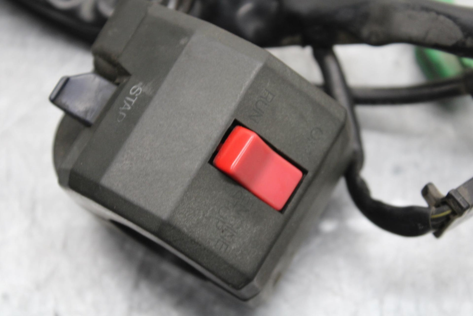 00-01 KAWASAKI ZZR600 LEFT AND RIGHT CLIP ON HANDLE KILL OFF START SWITCHE BB568