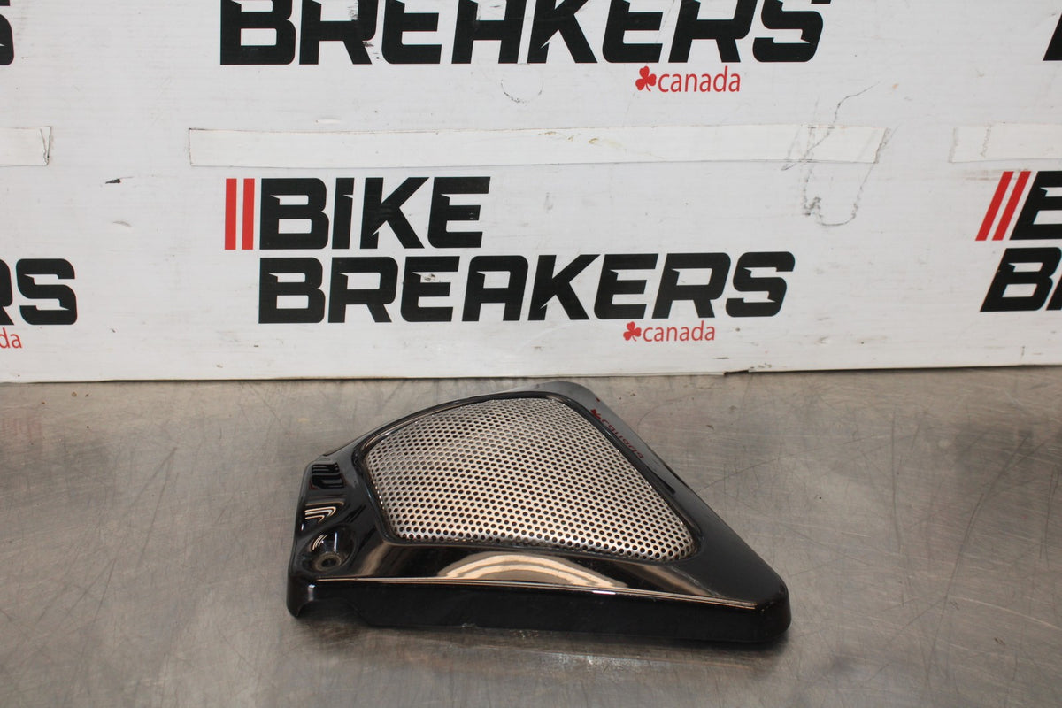 09-17 HARLEY-DAVIDSON V-ROD RIGHT FRAME COVER COWL BB886