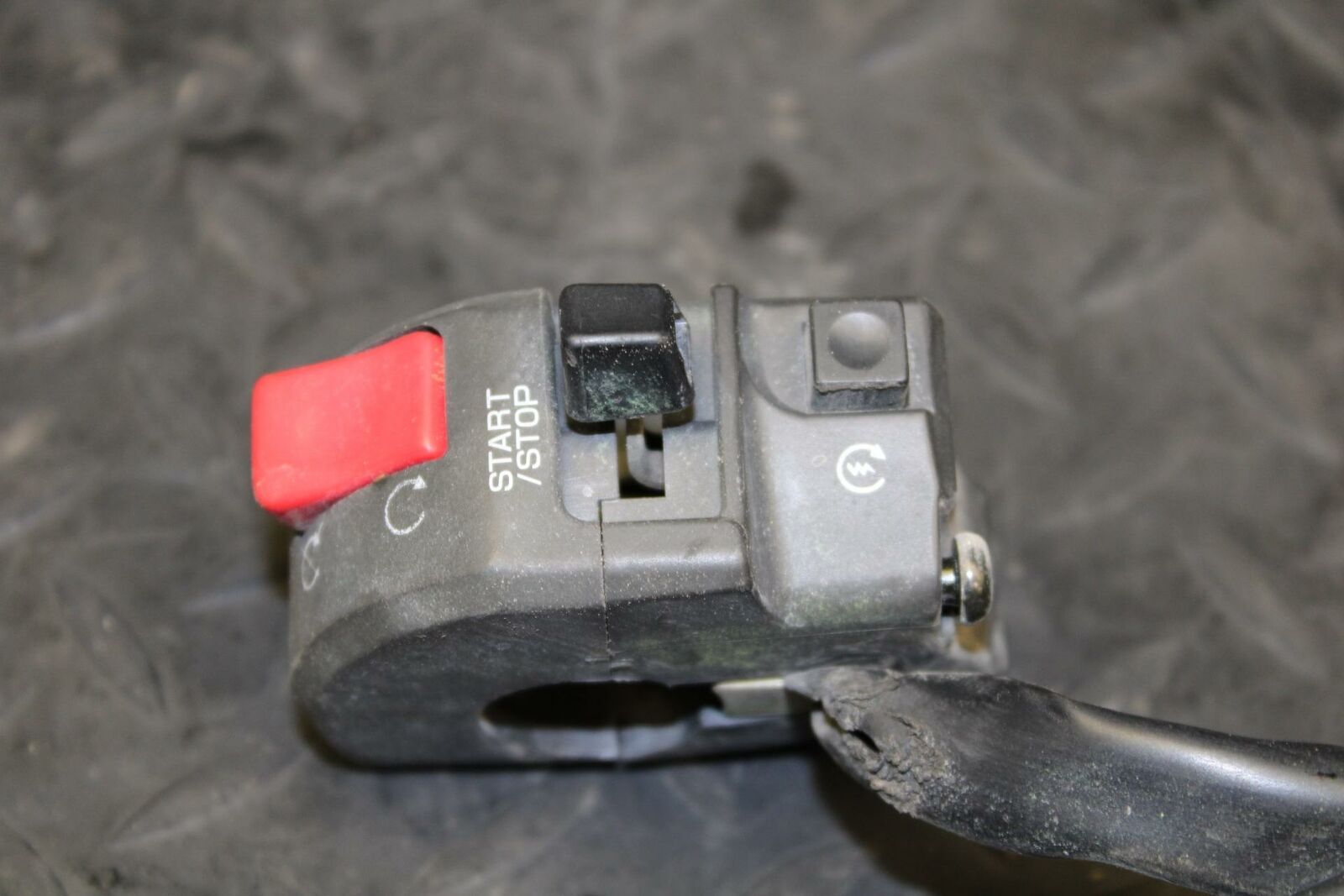 06-07 KAWASAKI NINJA ZX10R RIGHT CLIP ON HANDLE KILL OFF START SWITCH BB186