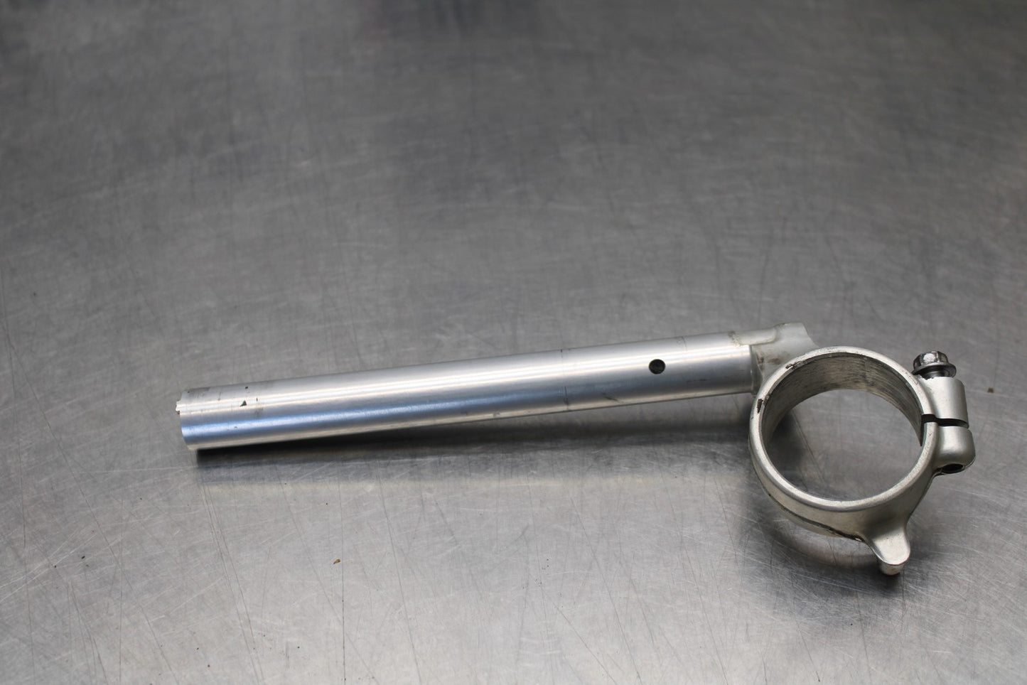 05-06 SUZUKI GSXR1000 RIGHT CLIP ON HANDLEBAR BB773