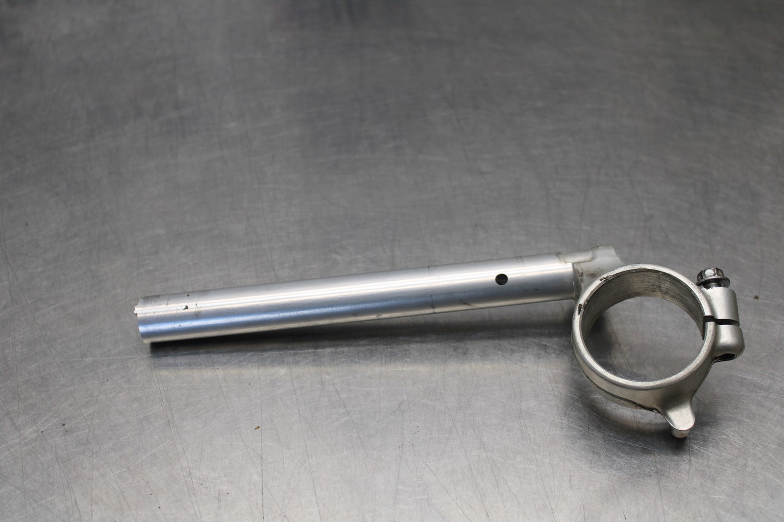 05-06 SUZUKI GSXR1000 RIGHT CLIP ON HANDLEBAR BB773