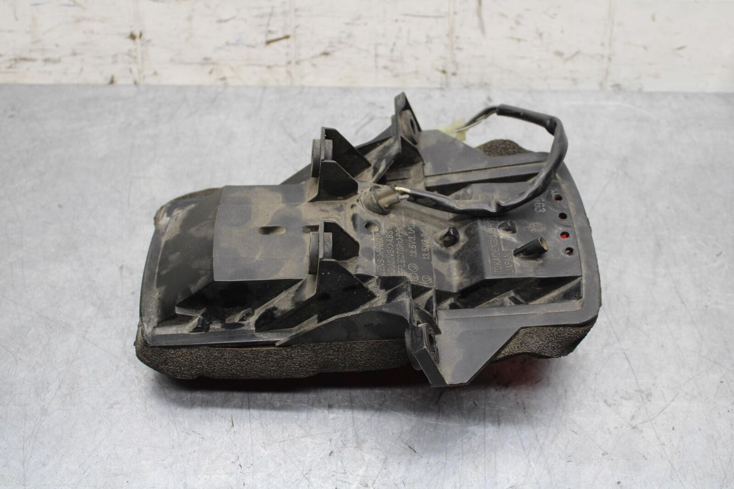 2006 Suzuki SV650S REAR TAIL TAILLIGHT BACK BRAKE LIGHT BB65