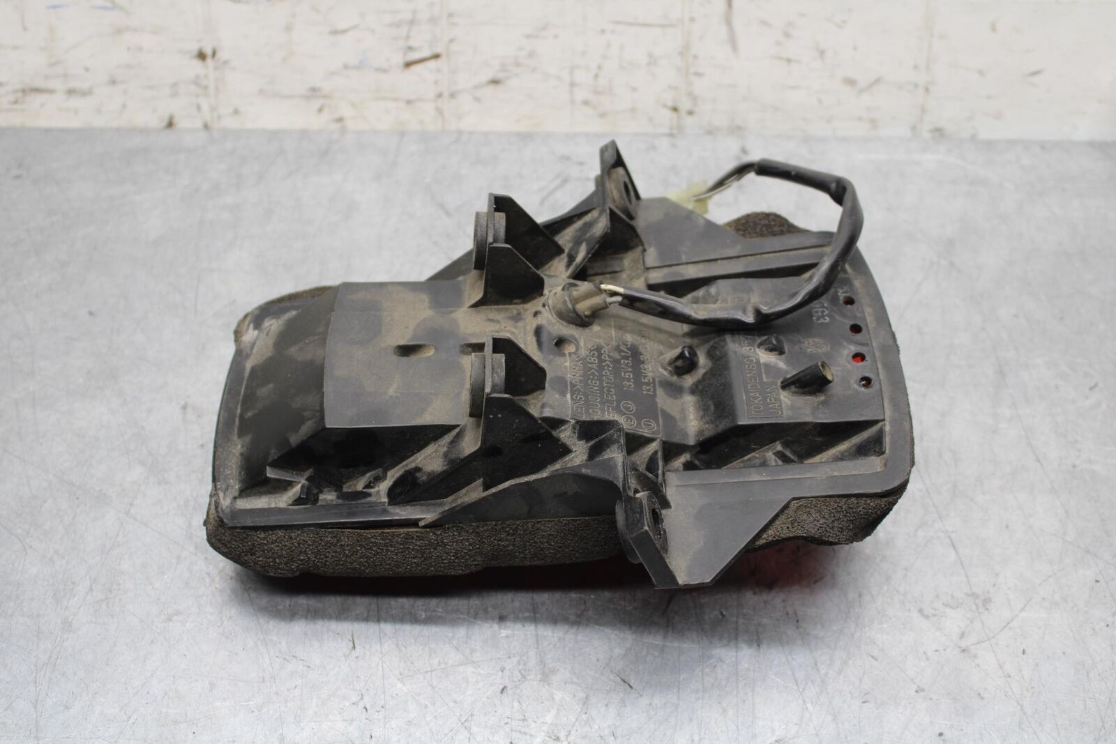 2006 Suzuki SV650S REAR TAIL TAILLIGHT BACK BRAKE LIGHT BB65