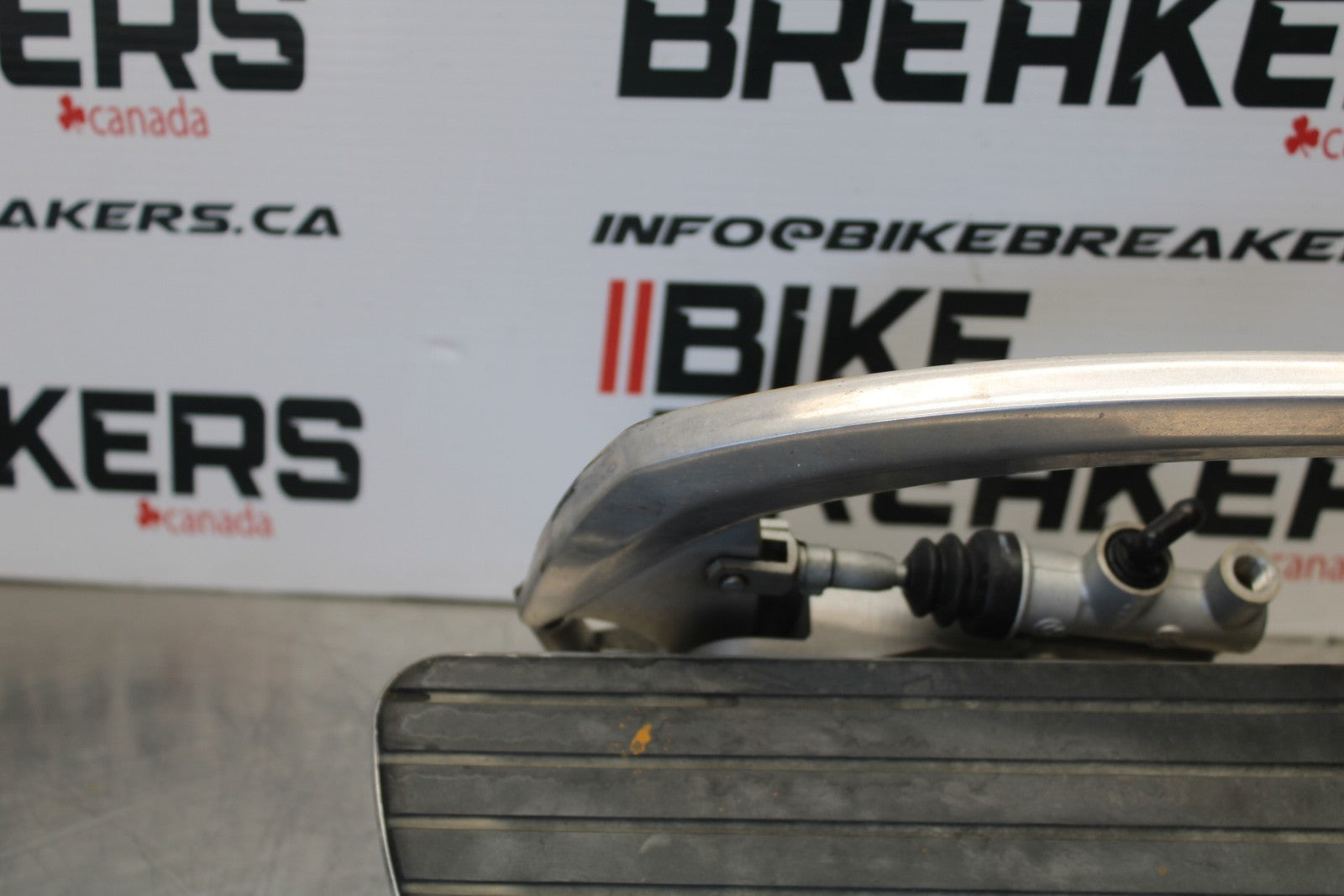 05-06 VICTORY KINGPIN DELUXE RIGHT FRONT FOOT REST PEG STEP BB195