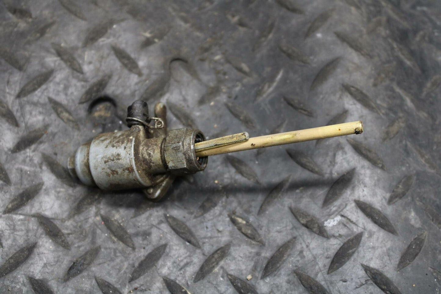 71 YAMAHA L5 GAS TANK FUEL COCK PETCOCK SHUT OFF VALVE BB230