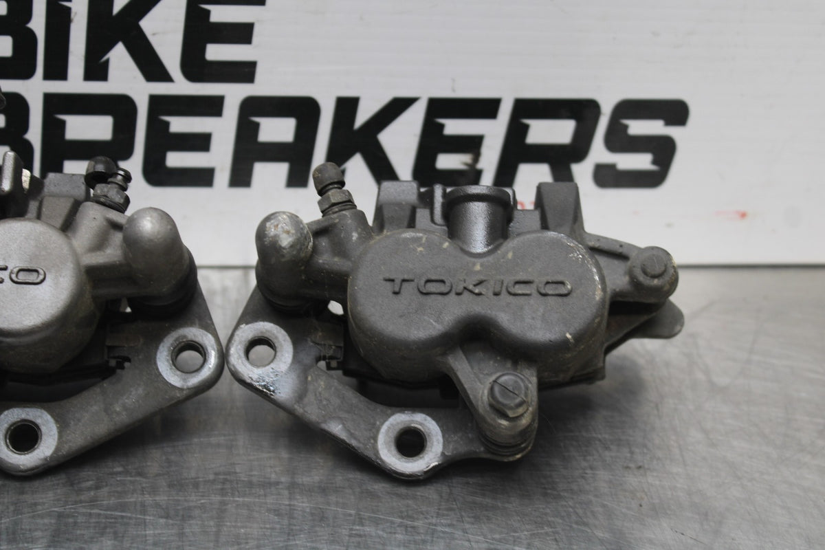 06-07 KAWASAKI NINJA 650R EX650A RIGHT LEFT FRONT BRAKE CALIPER SET PAIR BB774