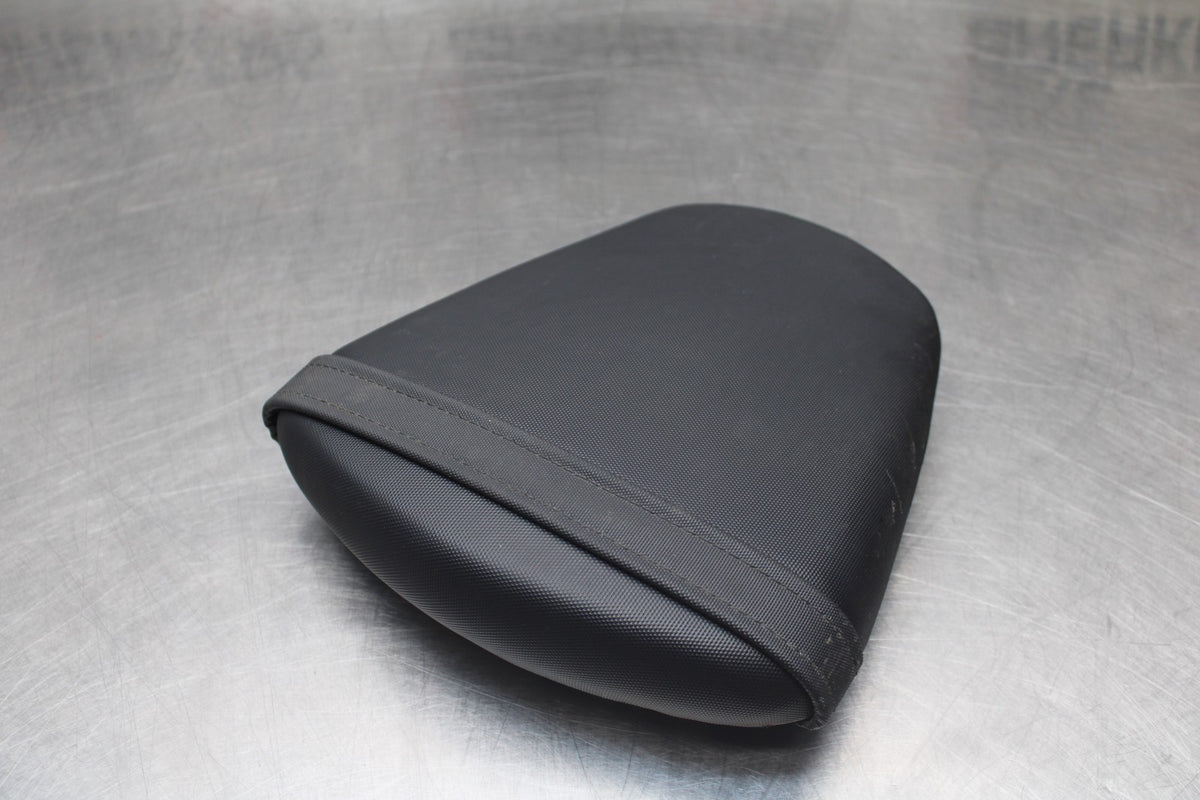 11-23 SUZUKI GSXR 600 REAR BACK PASSENGER TANDEM SEAT PAD SADDLE PILLION BB418