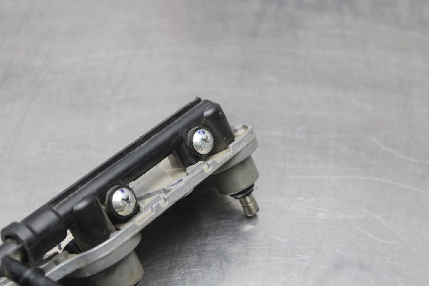 08 KAWASAKI NINJA ZX10R SECONDARY FUEL INJECTORS TOP AIRBOX GAS RAIL BB201