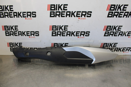 15-17 YAMAHA FJ09 RIGHT REAR BACK TAIL FAIRING COWL SHROUD BB906