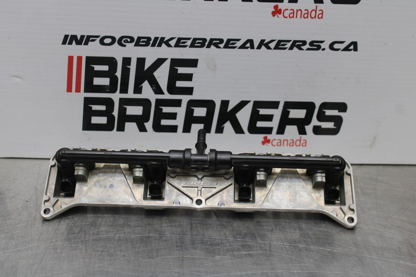 08 KAWASAKI NINJA ZX10R SECONDARY FUEL INJECTORS TOP AIRBOX GAS RAIL BB201