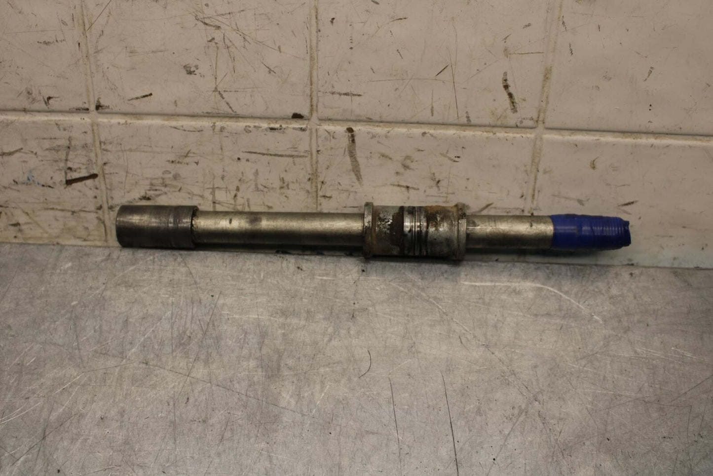 2012 Yamaha FZ8 FRONT WHEEL RIM AXLE PIVOT BOLT 39P-25181-00-00 BB550