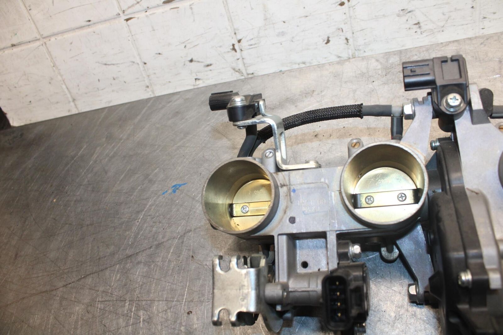 2015 Yamaha FJ09 MAIN FUEL INJECTORS / THROTTLE BODIES BB41
