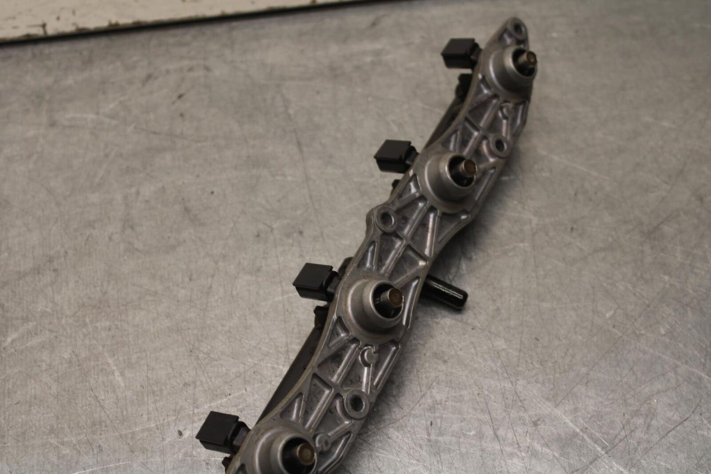 09-12 KAWASAKI NINJA ZX6R SECONDARY FUEL INJECTORS TOP AIRBOX GAS RAIL BB640