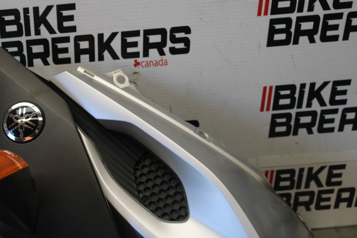 15-17 YAMAHA FJ09 LEFT FRONT UPPER MID SIDE FAIRING COWL PLASTIC BB906