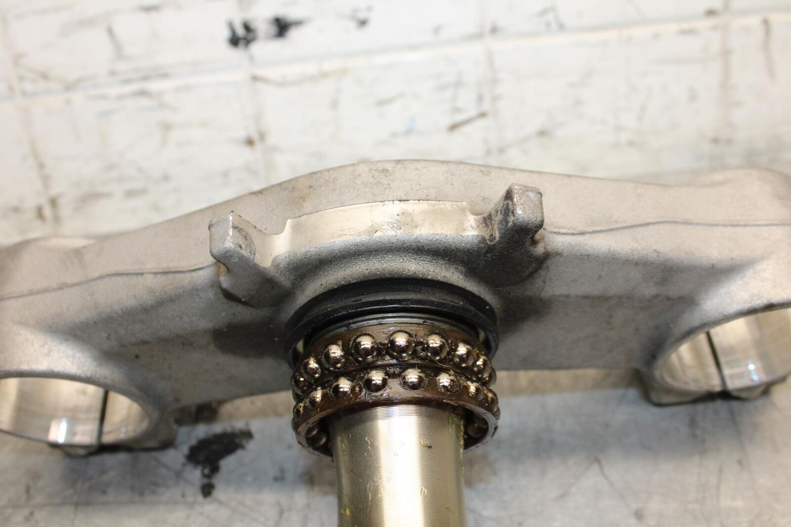 2009 Kawasaki Ninja ZX6R ZX600R FRONT FORKS CLAMP LOWER TRIPLE TREE STEM BB548