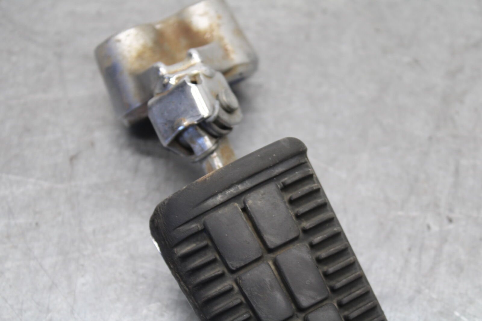 85-86 SUZUKI MADURA 1200 RIGHT FRONT FOOT REST PEG STEP  BB691