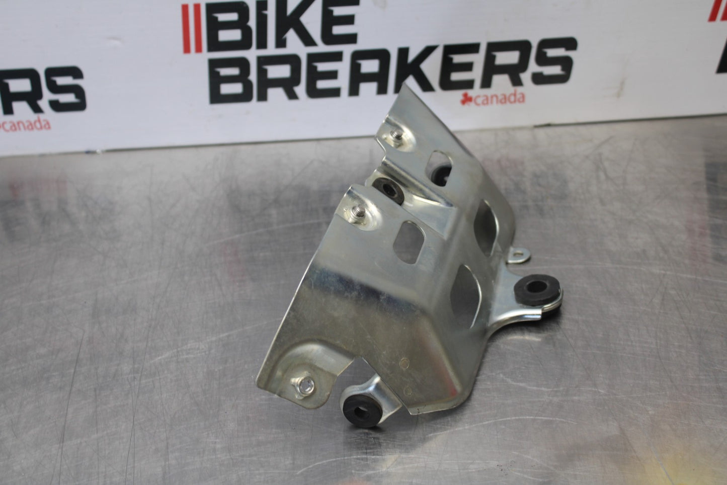 08-10 SUZUKI GSXR 600 FRONT GAS TANK FAIRING COWL COVER MOUNT BRACKET BB202