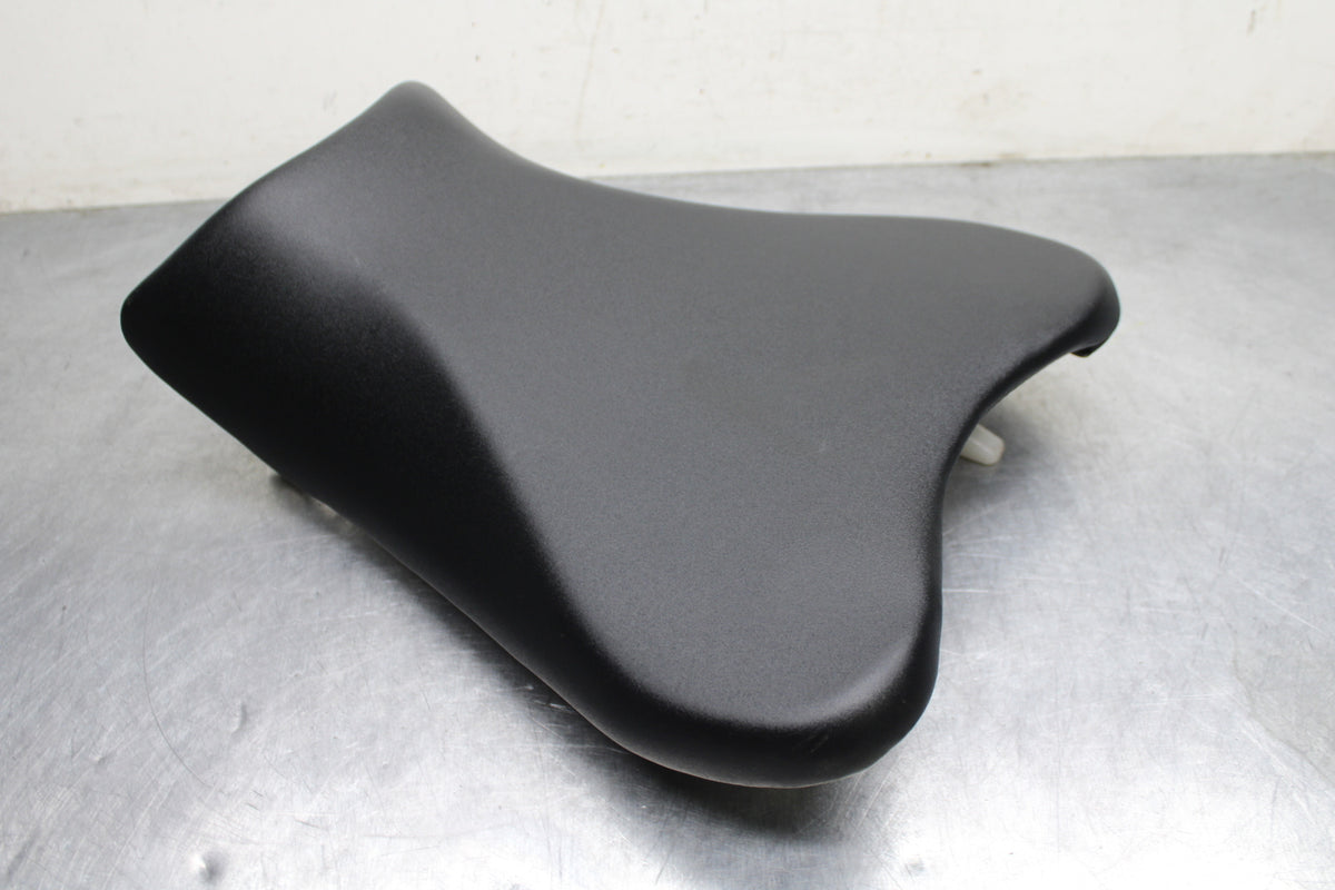 09 SUZUKI GSXR600 FRONT DRIVERS SEAT PAD SADDLE PILLION BB759