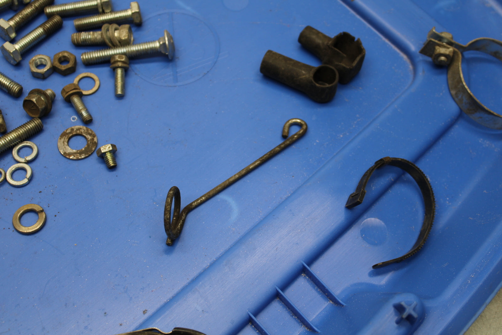 78 SUZUKI GS550E MOUNTING BOLTS HARDWARE MOTOR SCREWS BB133