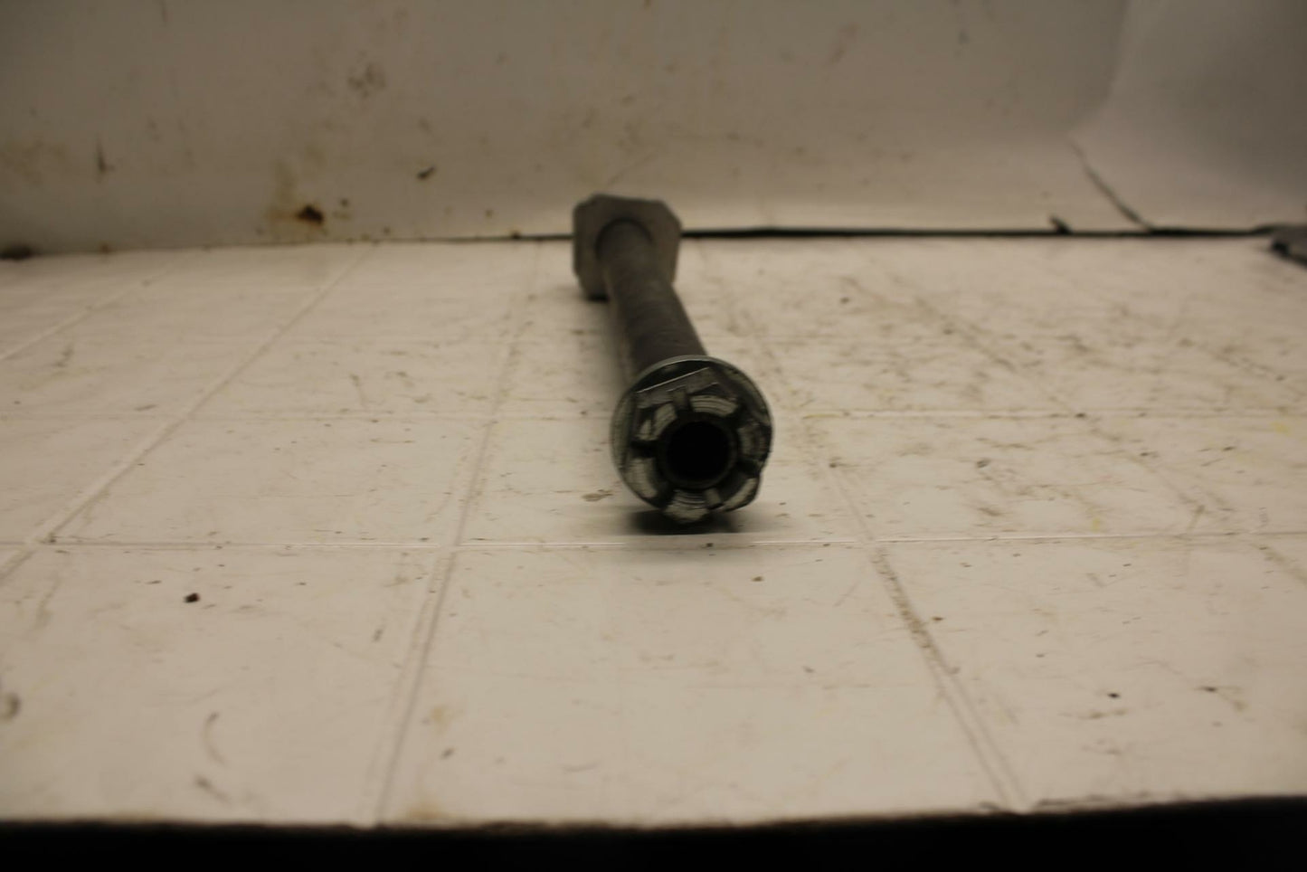 04-05 SUZUKI GSXR600 REAR AXLE BACK WHEEL RIM PIVOT BOLT AXEL BB20
