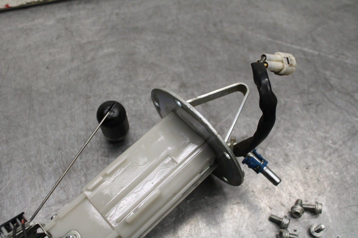 08-10 SUZUKI GSXR 600 FUEL PUMP GAS PETROL SENDER UNIT  BB721