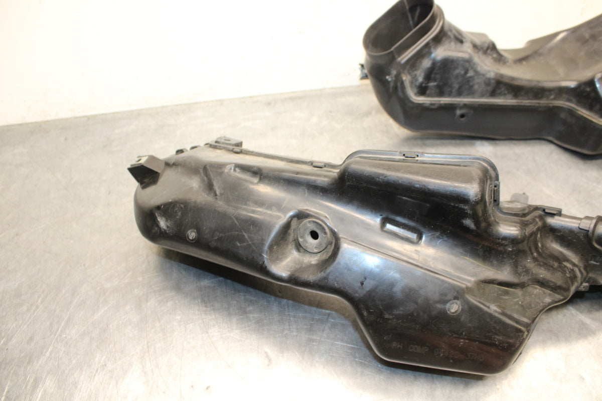 08-10 SUZUKI GSXR 600 RIGHT LEFT AIR INTAKE DUCTS BB132