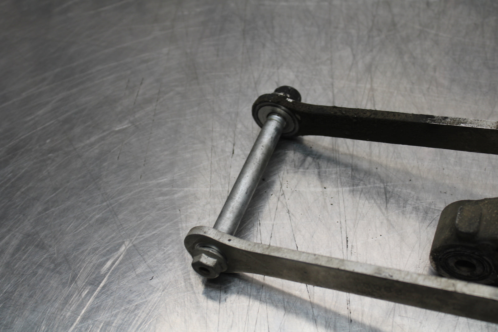 04-05 KAWASAKI NINJA ZX10R REAR DOGBONE SHOCK LINKAGE LINK BB163