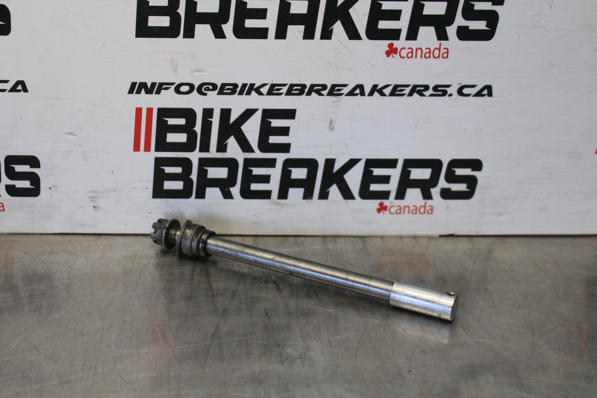 81 YAMAHA MAXIM 550 XJ550 FRONT WHEEL RIM AXLE PIVOT BOLT BB866