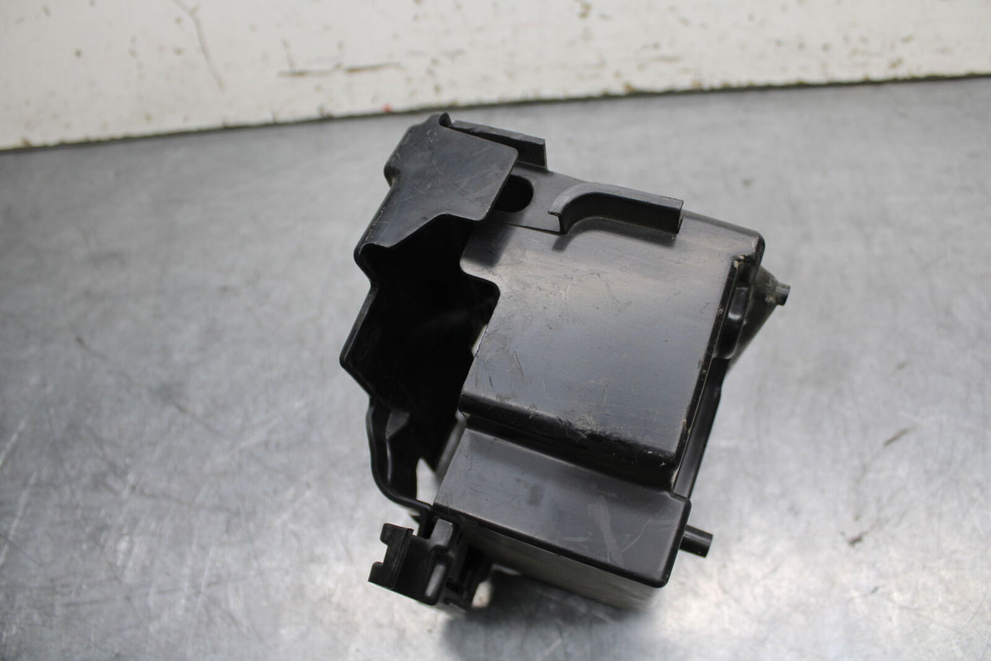10-13 HONDA SHADOW RS 750 VT750RS BATTERY TRAY BOX HOLDER BB718