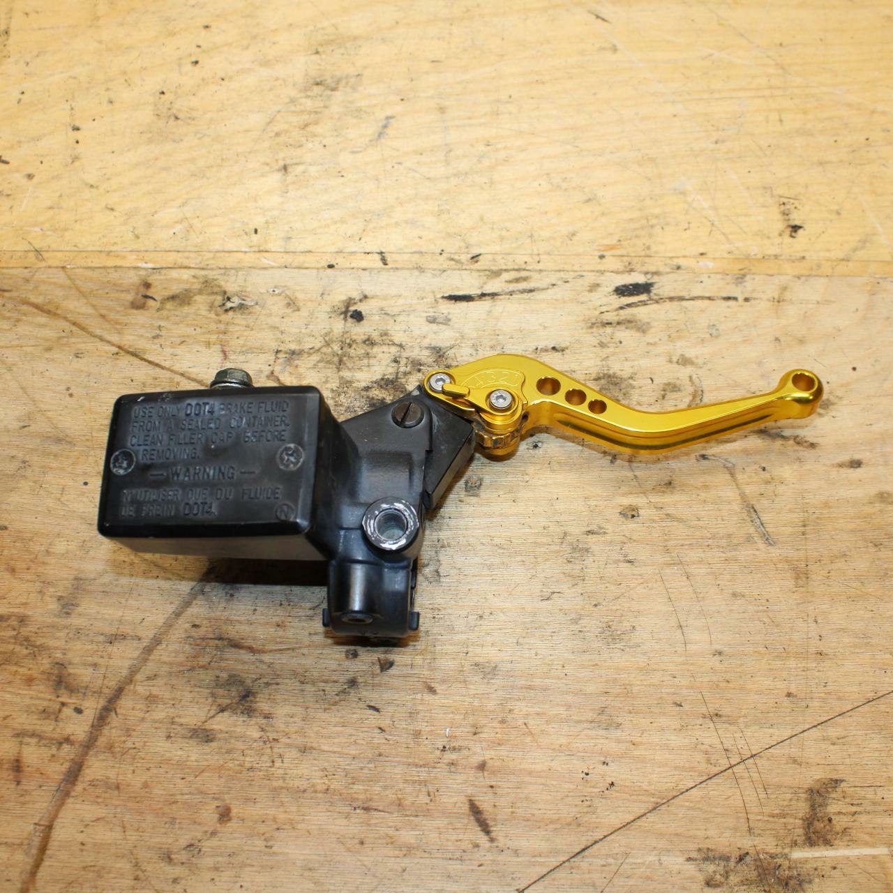 03-06 KAWASAKI Z1000 FRONT BRAKE MASTER CYLINDER w/ LEVER BB319