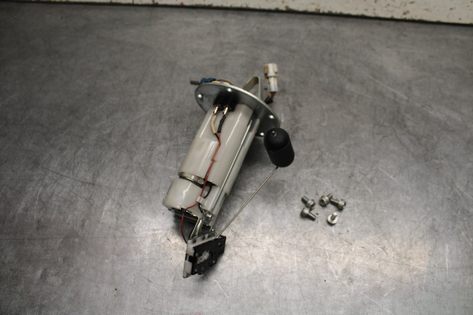 08-10 SUZUKI GSXR 600 FUEL PUMP GAS PETROL SENDER UNIT  BB721
