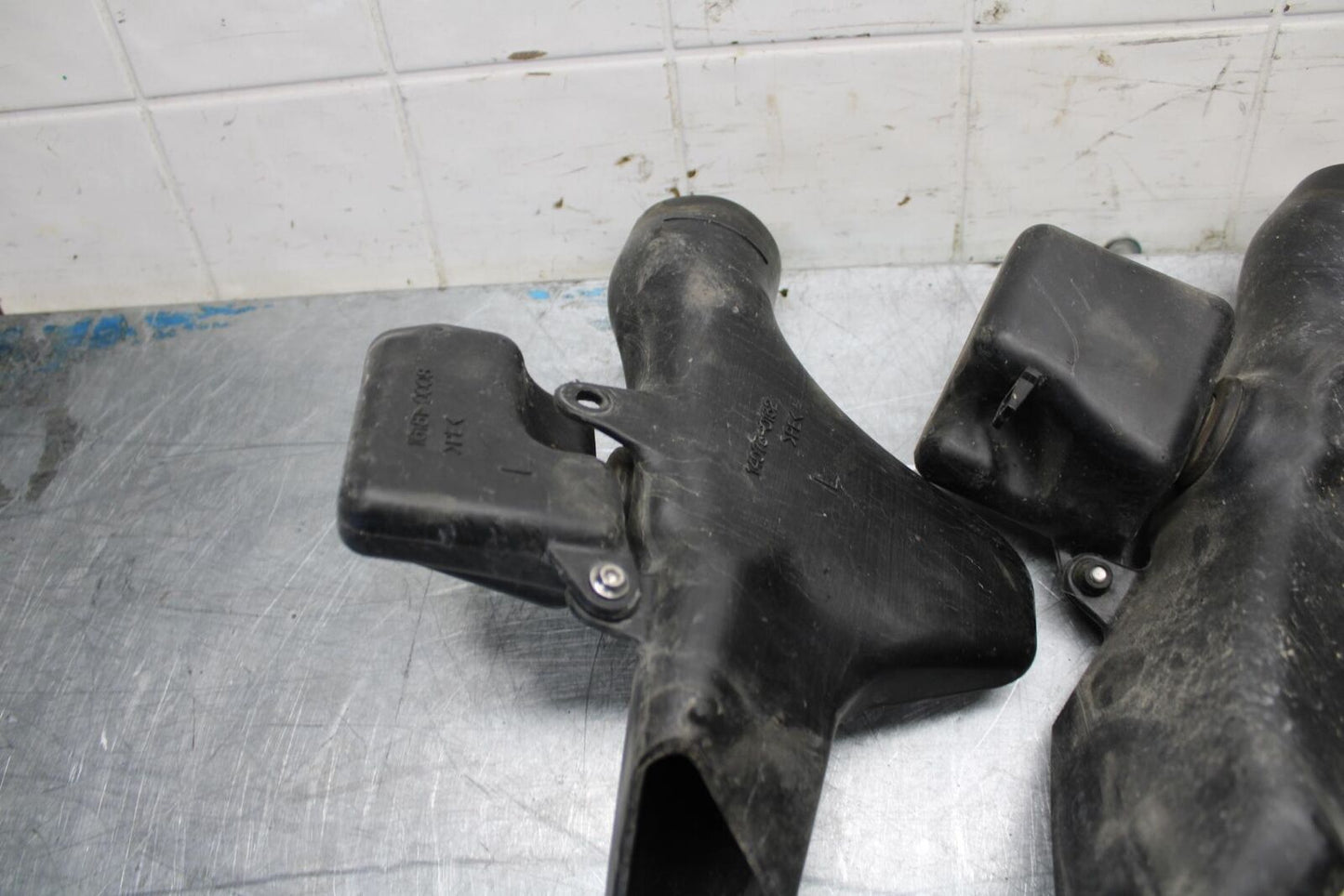 07-08 KAWASAKI CONCOURS 1400 ABS RIGHT LEFT AIR INTAKE DUCTS BB449