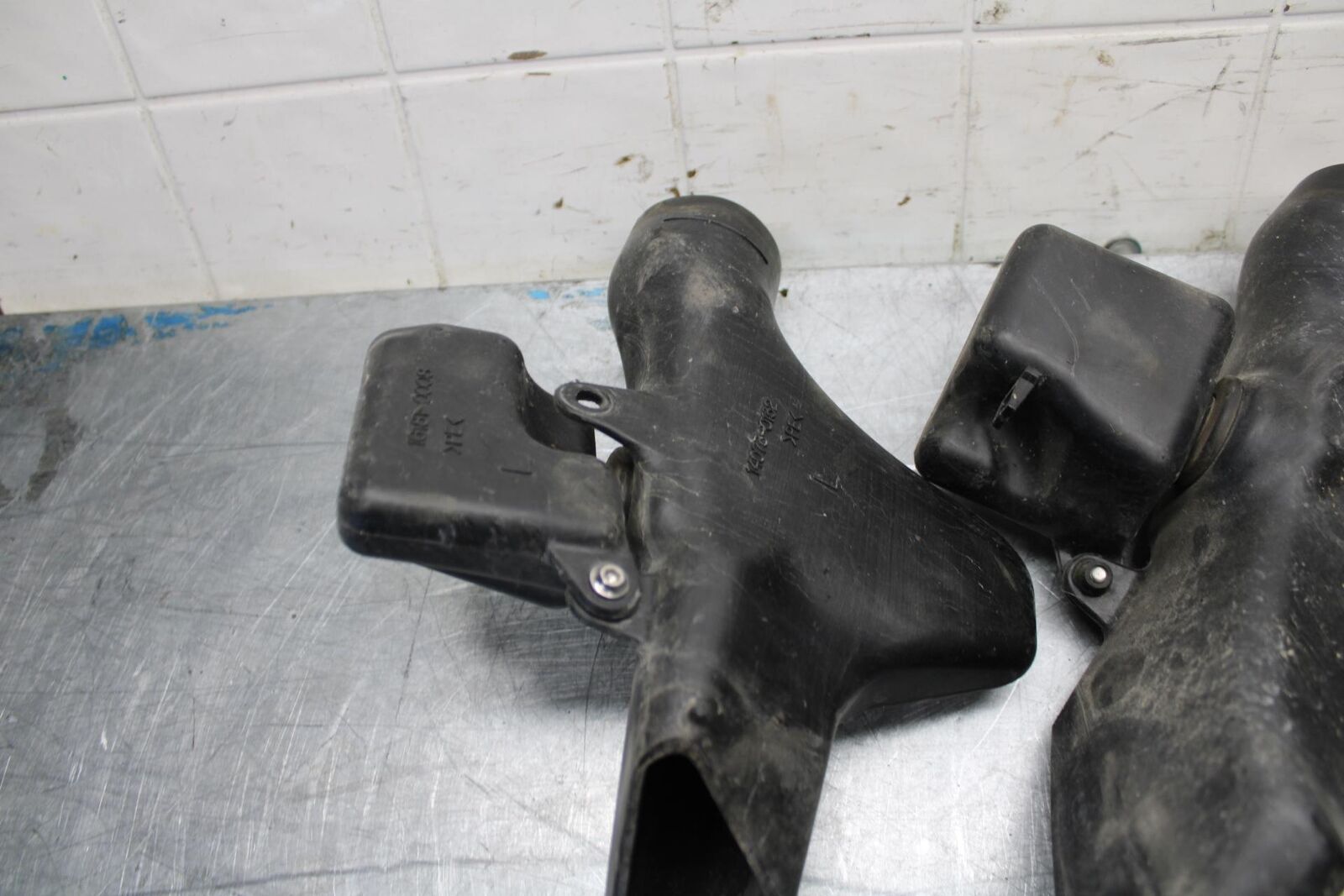 07-08 KAWASAKI CONCOURS 1400 ABS RIGHT LEFT AIR INTAKE DUCTS BB449