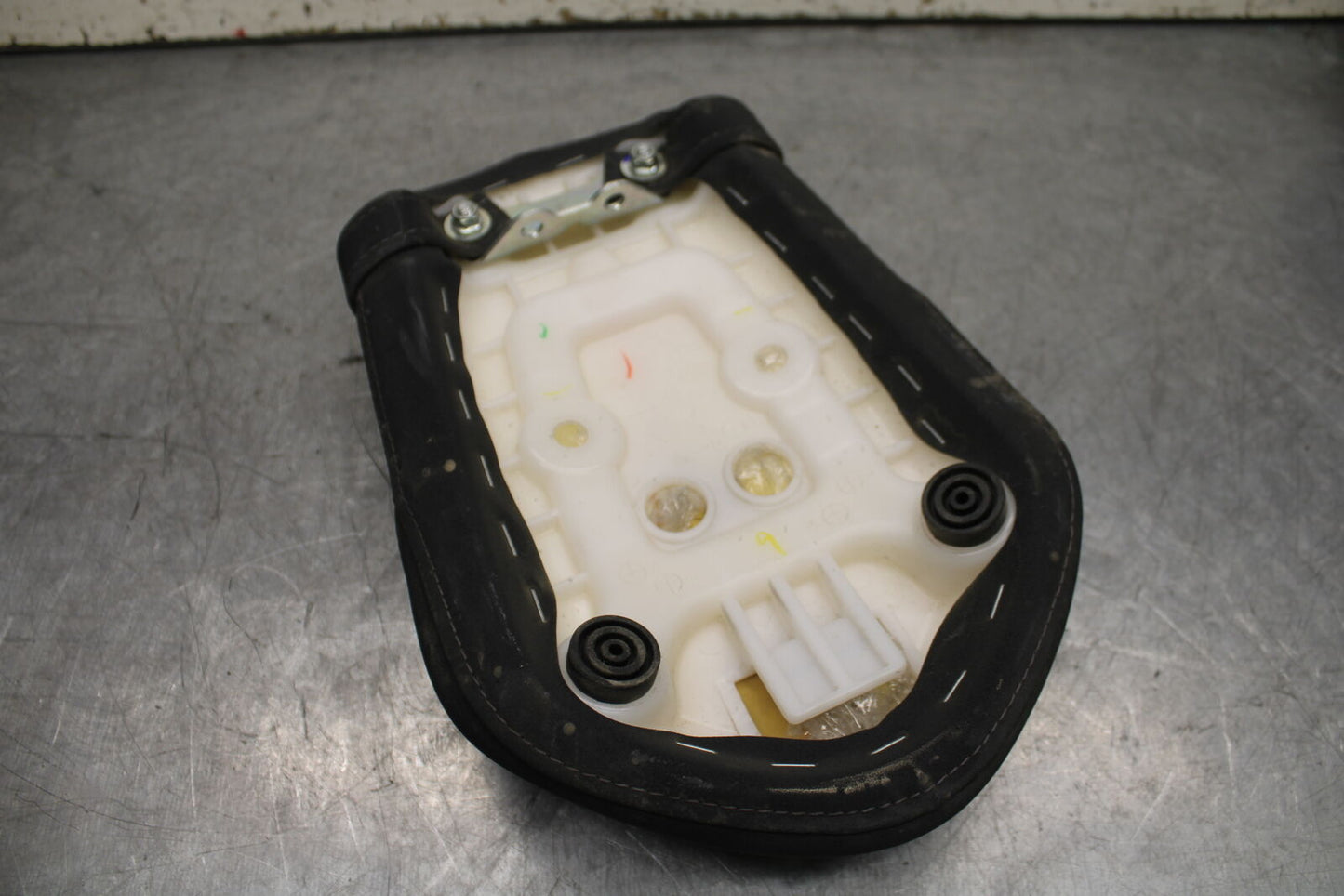 17-24 YAMAHA BOLT XVS950 REAR BACK PASSENGER SEAT BB729