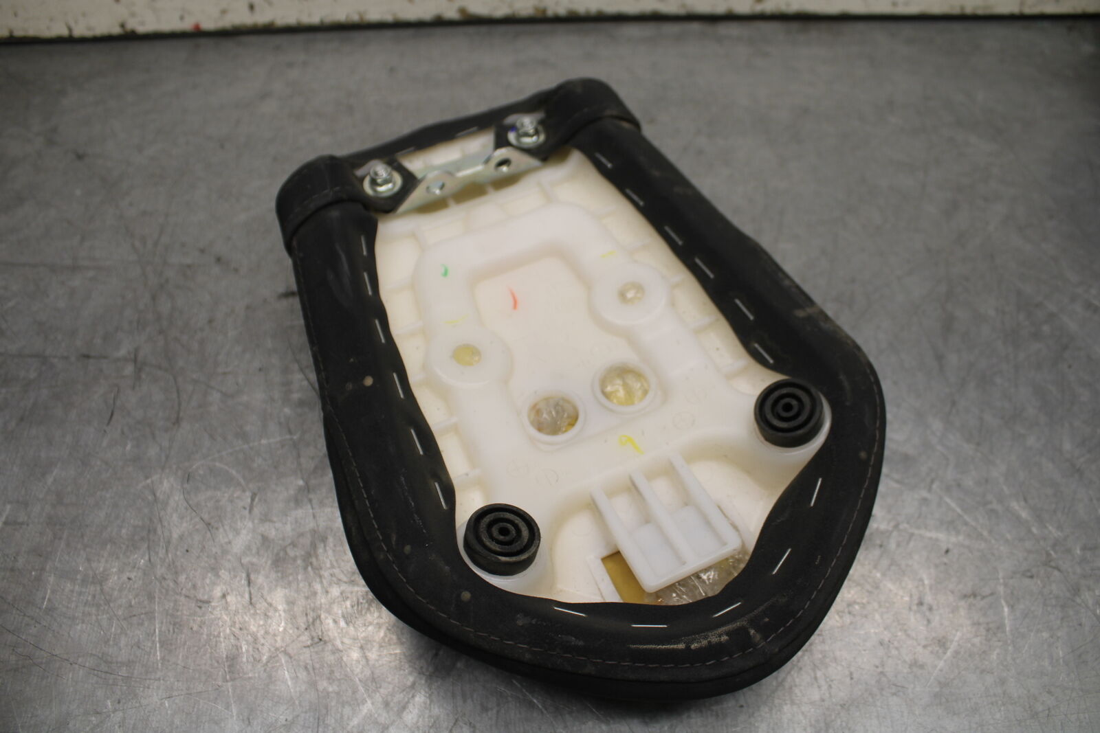 17-24 YAMAHA BOLT XVS950 REAR BACK PASSENGER SEAT BB729